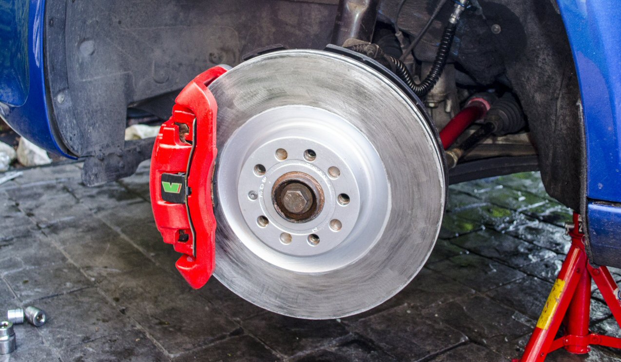 R32 Brake upgrade with custom clips 