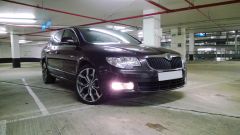 R8 V10 Replica alloy wheels