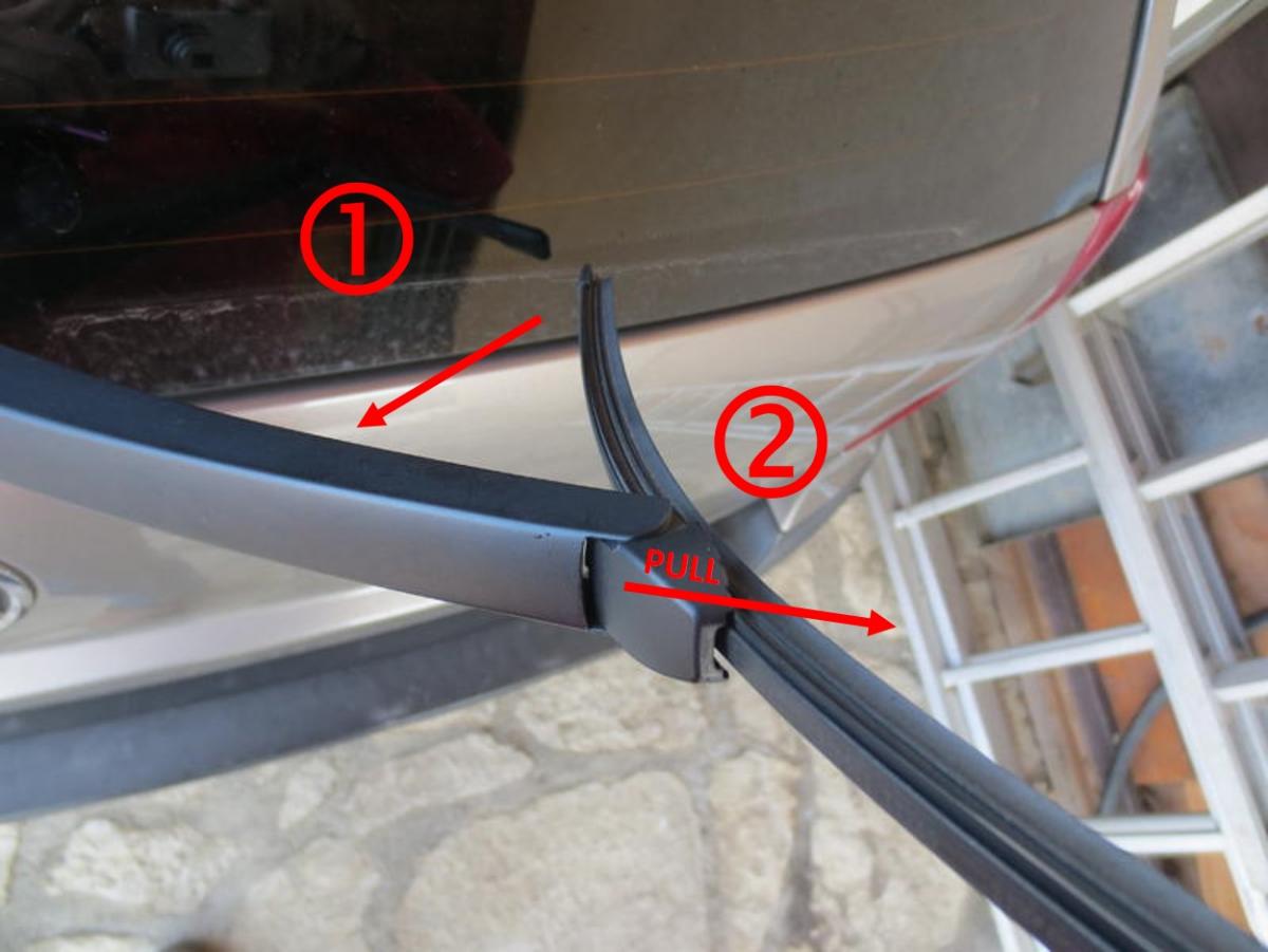 Pad of center armrest und rear wiper change