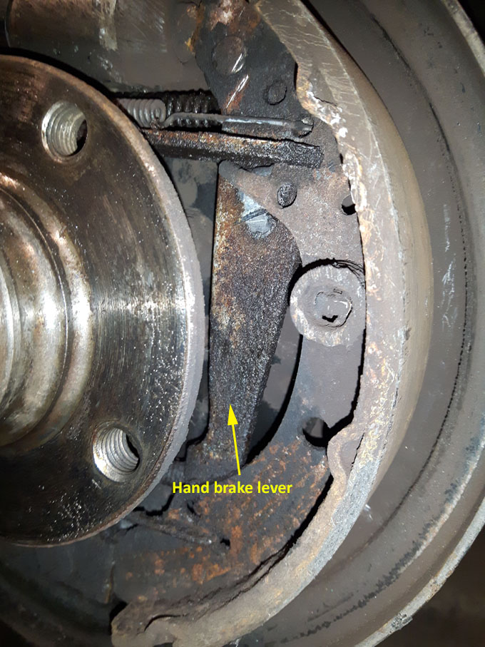 VW UP Rear brake shoes replacement 
