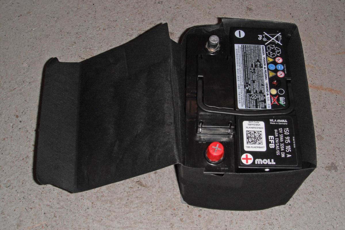 ***SOLD*** Moll car battery, 12V, 59Ah/640A (EN/SAE), 320A (DIN), EFB type, 027 case size, VW no. 1S0 915 105A