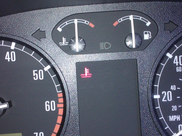 Fabia Classic 1.4 MPI "02" hatchback Temperature warning light