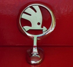 skoda bonnet emblem