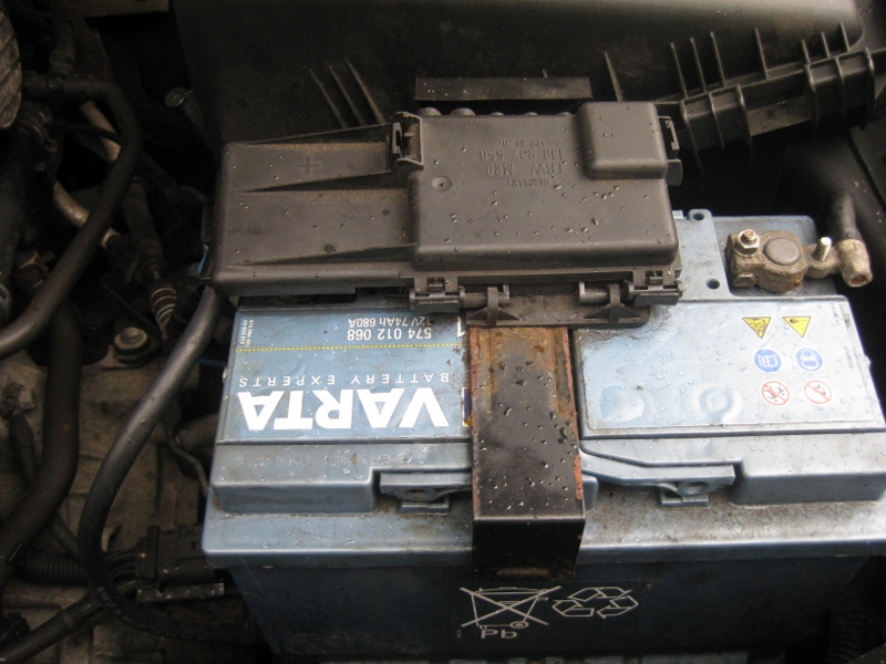Replacing Battery Skoda Octavia Mk I (19962004) BRISKODA