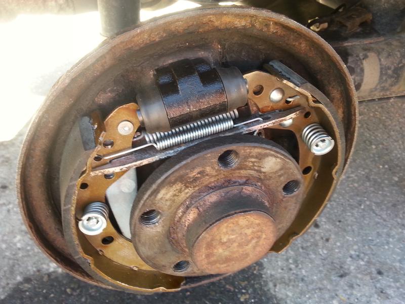 To remove brake drum, do I need to remove wheel bearing? Skoda Fabia