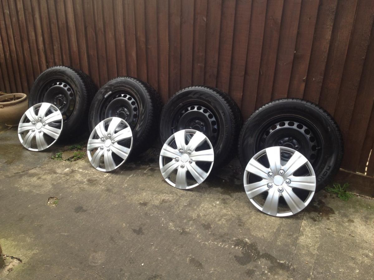 4 x 16" steel wheels & Nokian WrD3 winter tyres