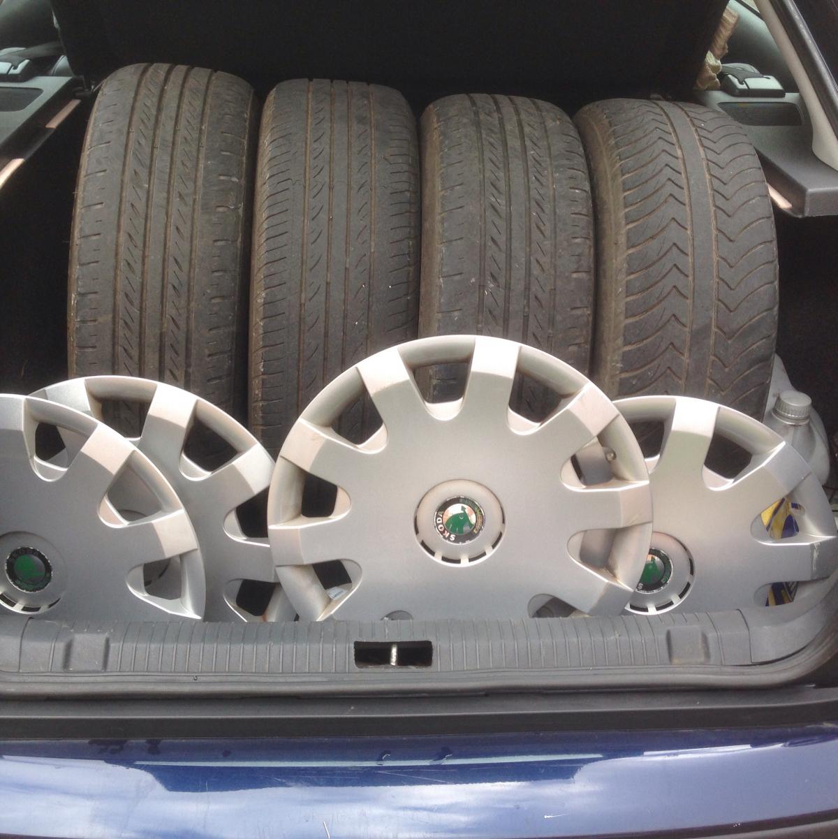 FS: Octavia mk1 steel wheels 16" with tyres and skoda wheel trims