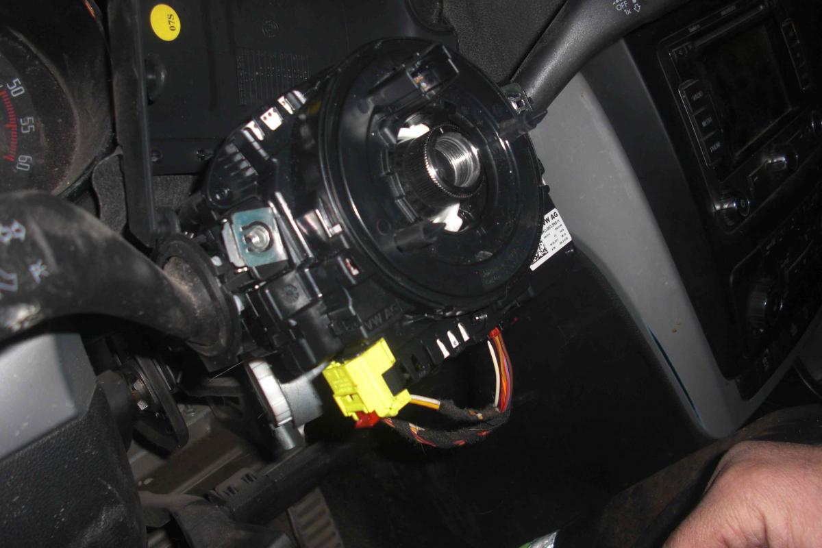 SKODA YETI 2011 4WD 2.0 TDI TMBLC75L6B6047470 Changing the Steering ...