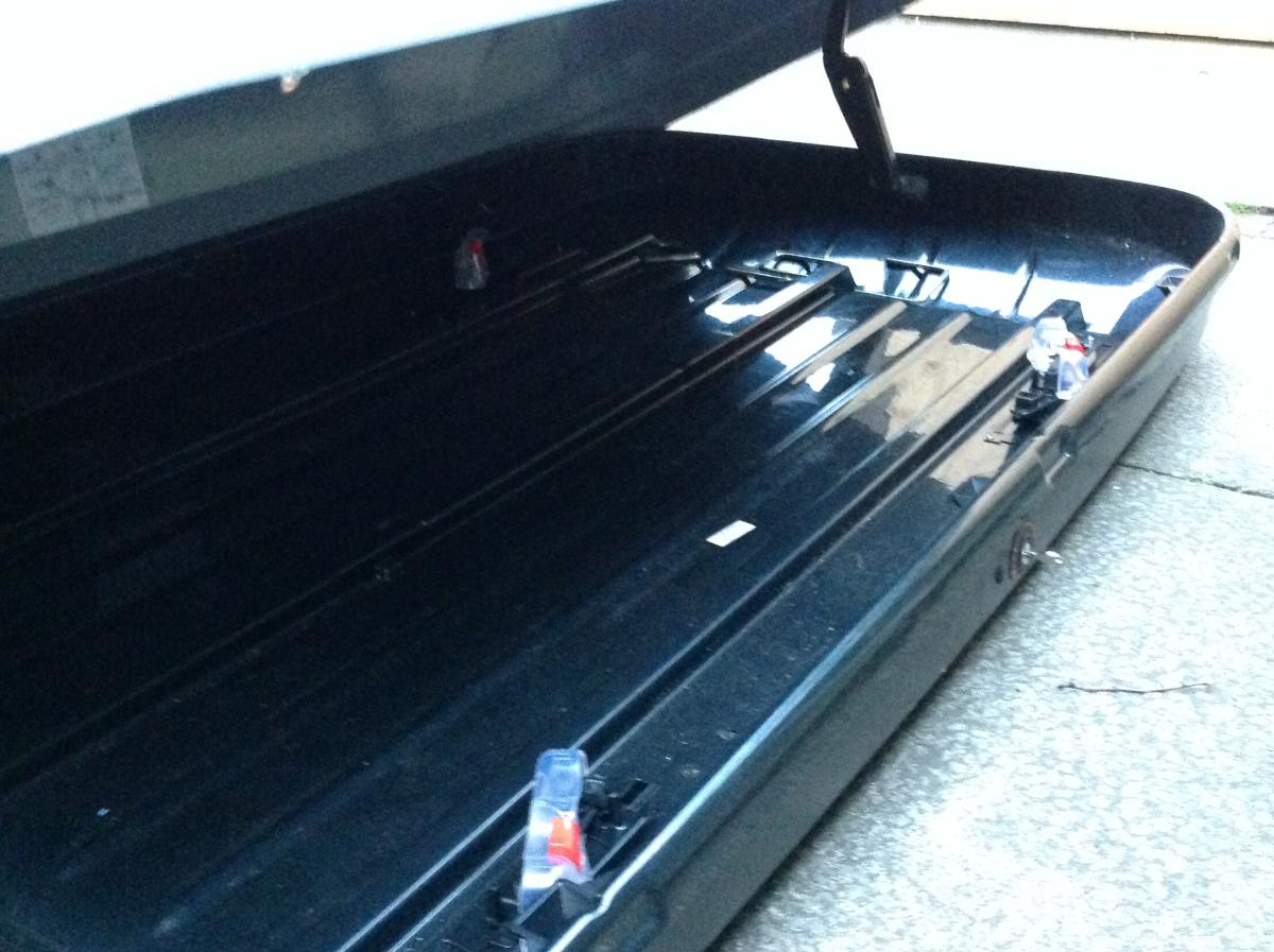 Halford's Exodus 470L roof box with easy fit system. Parts For Sale