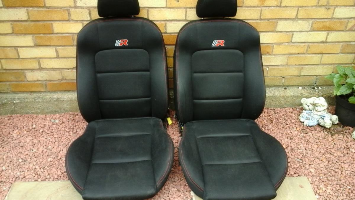 Seat Leon Cupra R front seats.