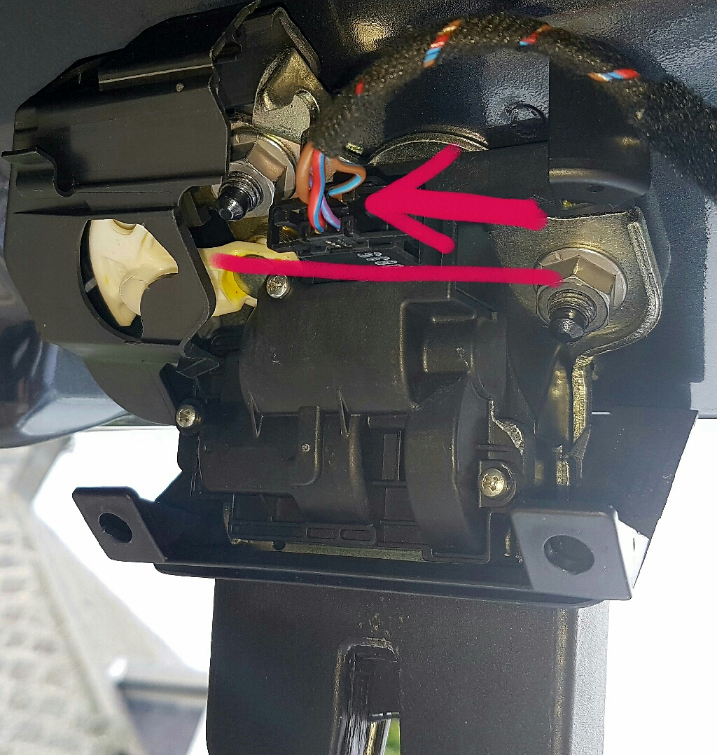 Reversing lights and the fog lights are not working together if