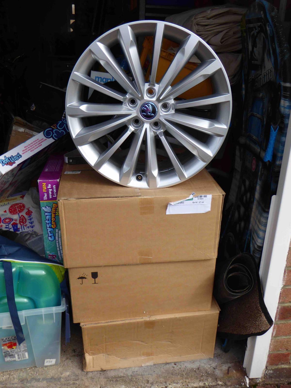 Brand NEW Set Of Four 19” Phoenix Wheels (Superb MK3)