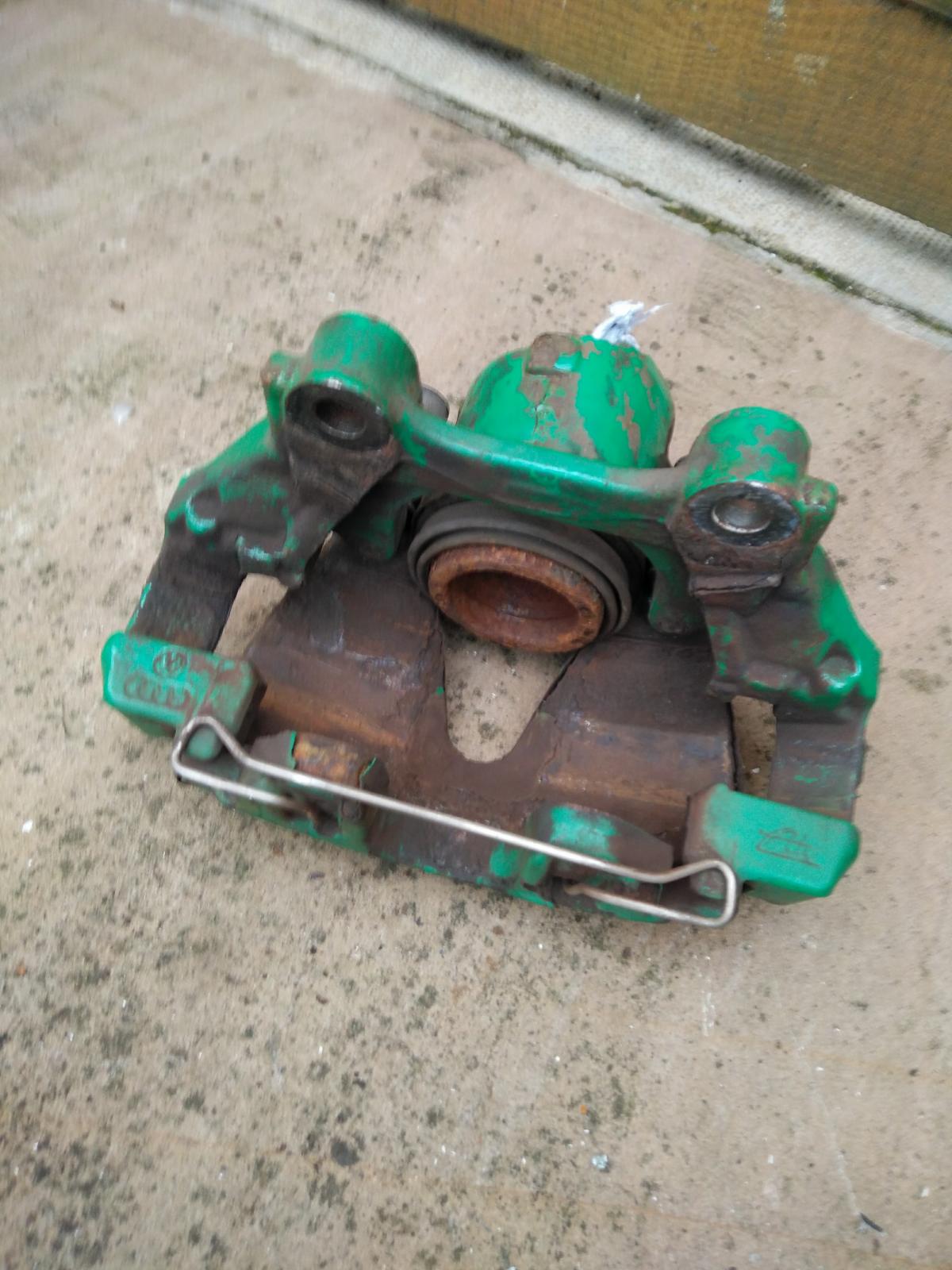 Octavia VRS mk1 312mm driver's side/offside front caliper & carrier