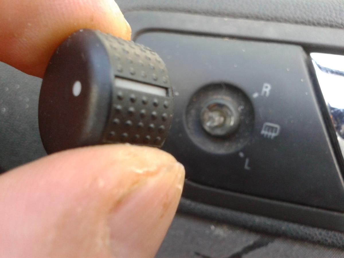 Changing the Wing mirror adjustment switch Skoda Fabia Mk I (1999