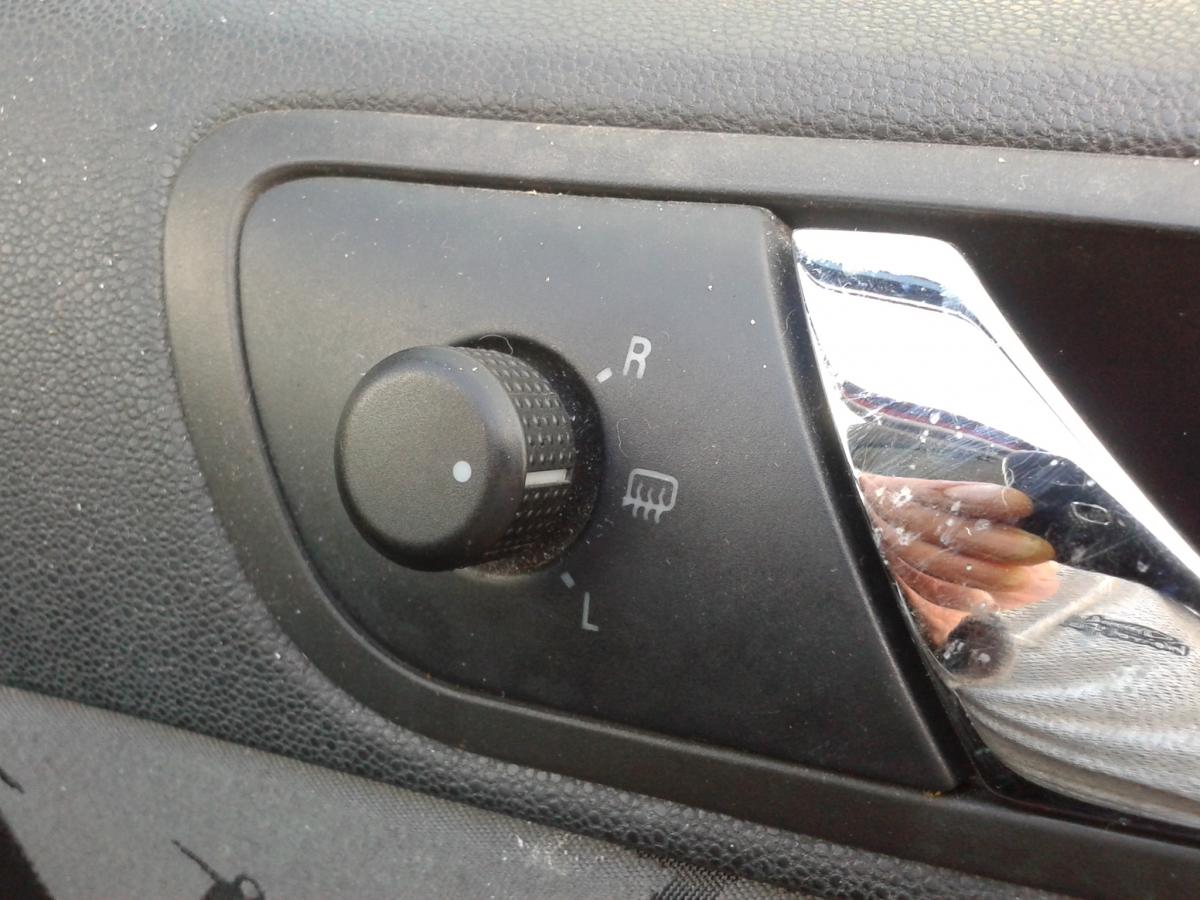 Changing the Wing mirror adjustment switch Skoda Fabia Mk I BRISKODA