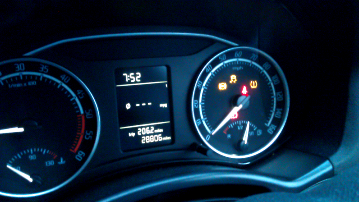 2.0 VRS CR Dash lights on engine startup Skoda Octavia Mk II (2004