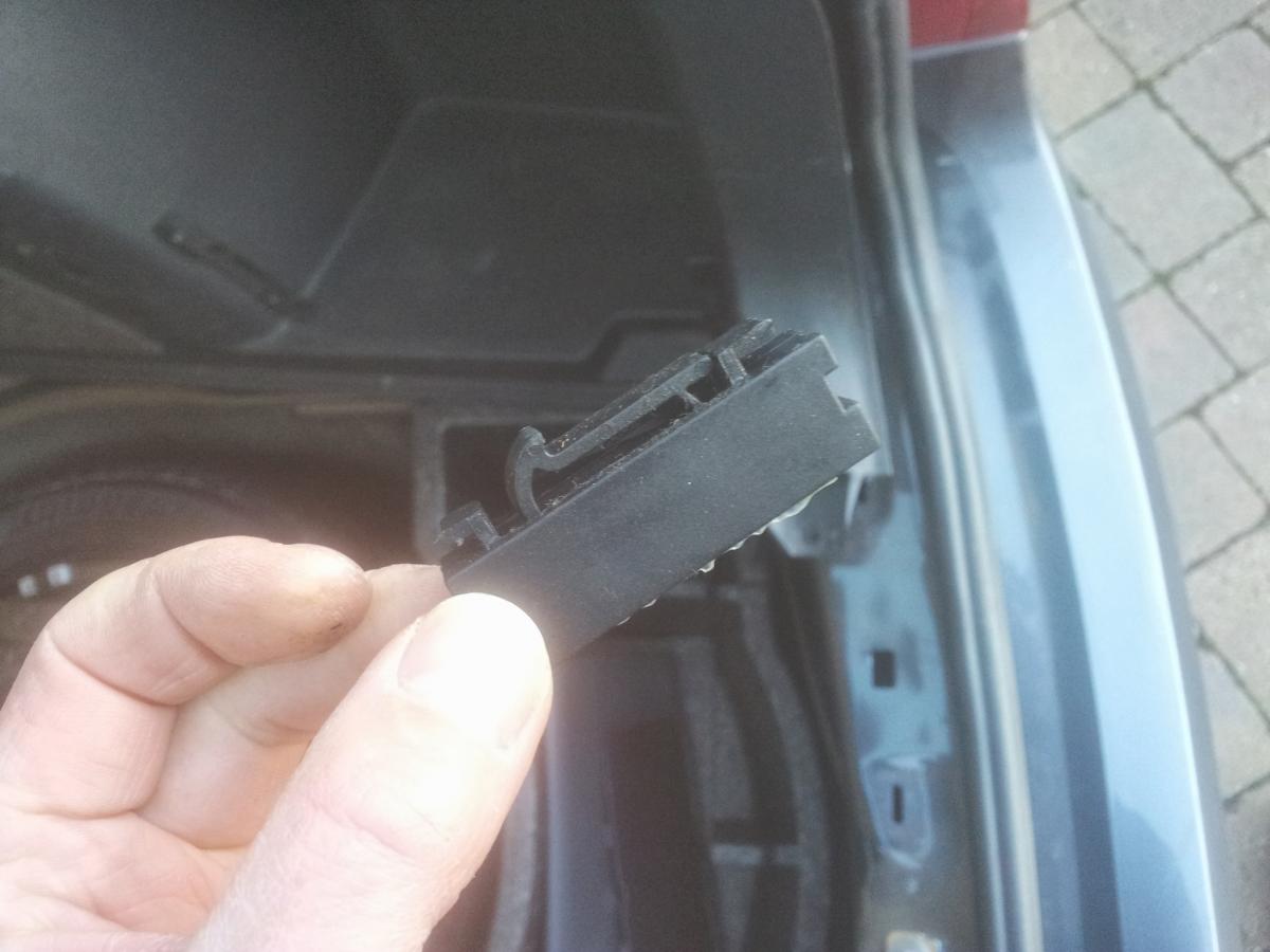 skoda fabia trunk cover latch skoda fabia trunk cover latch