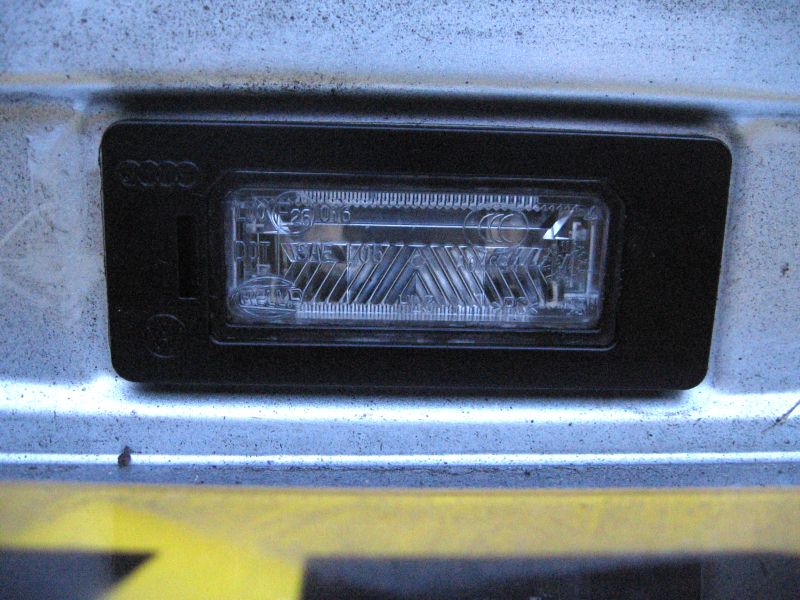 skoda fabia number plate bulb
