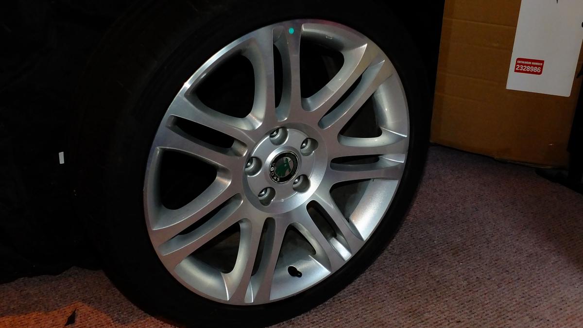 Skoda Superb / VW / Audi  Themisto 18" Alloy Wheels + Continental Tyres 225/40/18