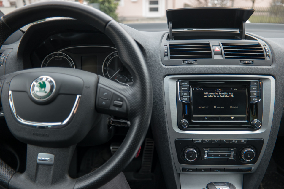 Amundsen MIB STD2 infotainment system with Android in Superb II