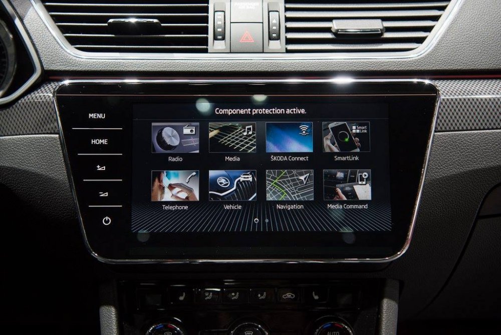 superb sportline MY18 infotainment.jpg