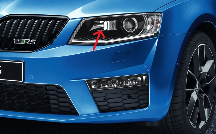 Purpose of the mirror in the bixenon headlight Skoda Octavia Mk III