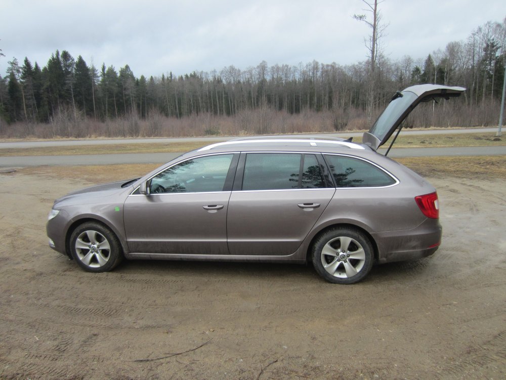 rearhatch2small.jpg