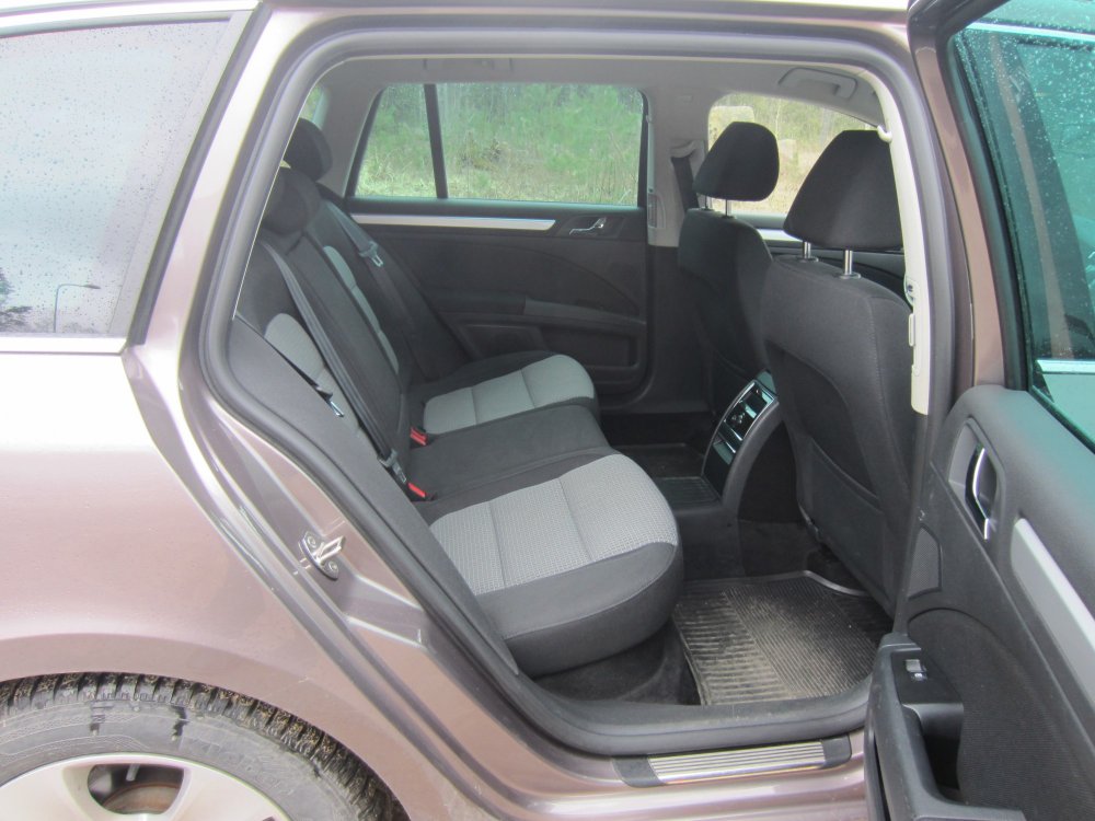 rearinterioroverviewsmall.jpg
