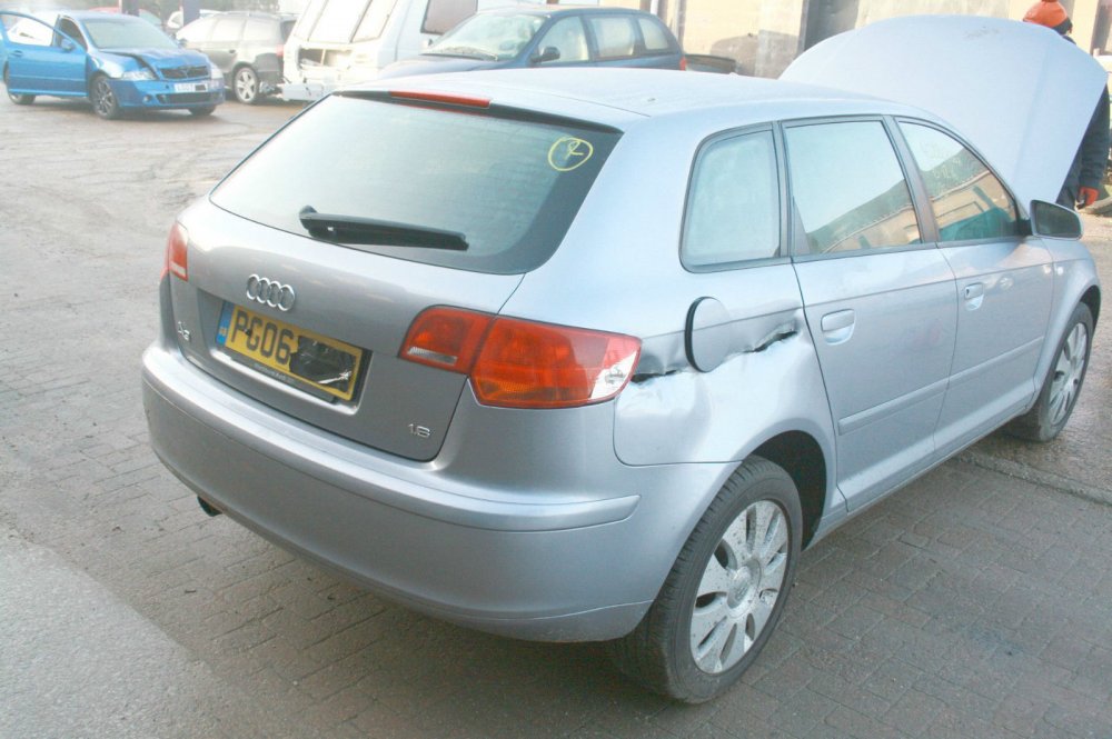 2006_audi_a3_1.6_bse_blue_ly7h_5_speed_gearbox_fun_estate_breaking_4.jpg