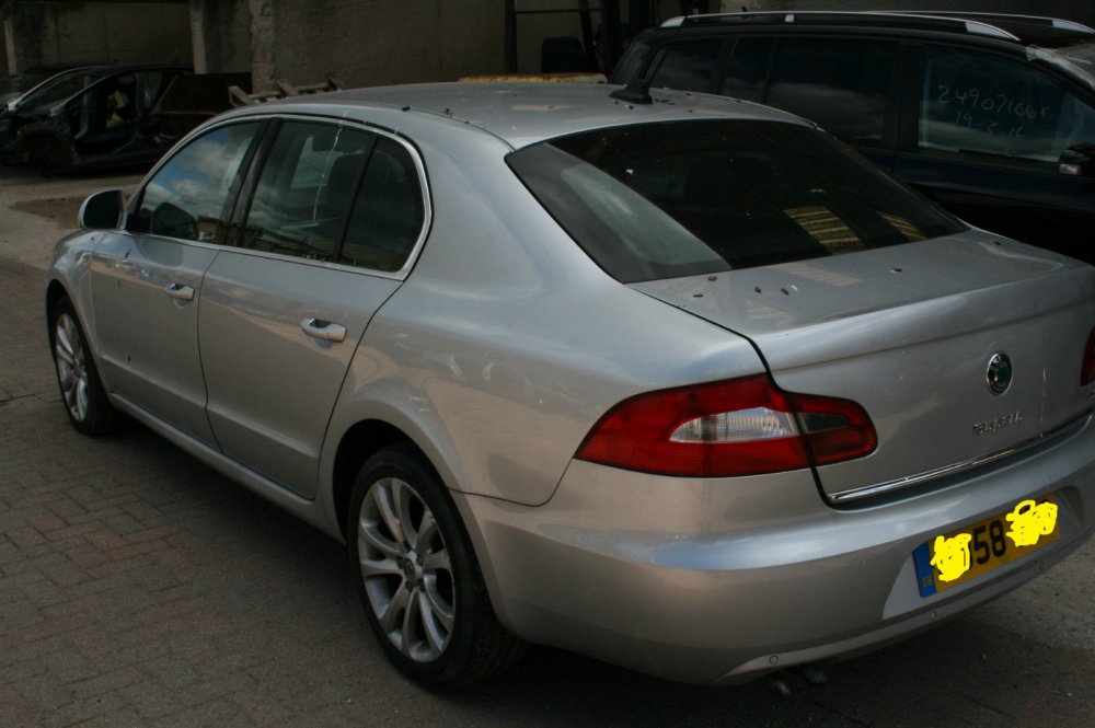 2009_skoda_superb_1.9tdi_bxe_silver_9156_5_speed_saloon_breaking_4.jpg