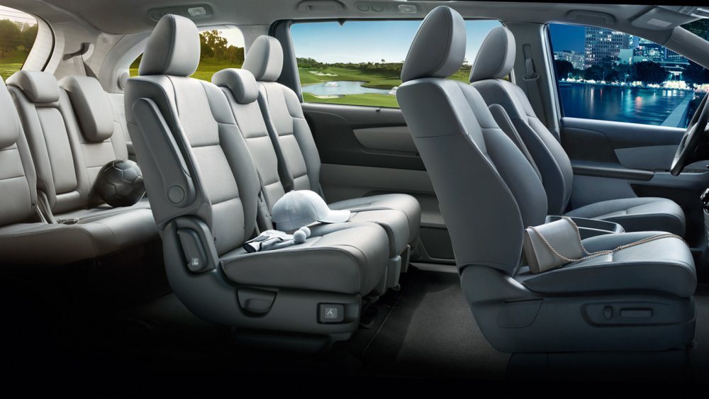 2016-odyssey-minivan-interior-detail.jpg