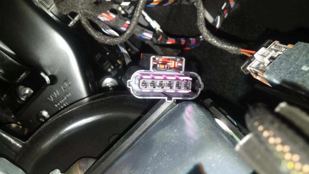 connector on car.jpg