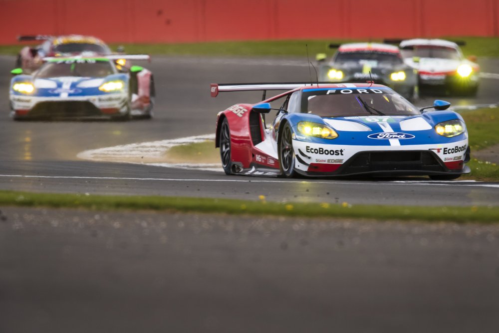 The Ford GTs ran first and second during the opening laps.jpg