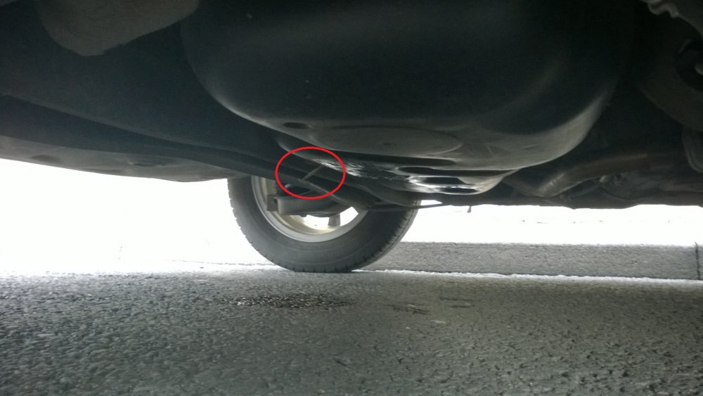 screw in Fuel Sump.jpg