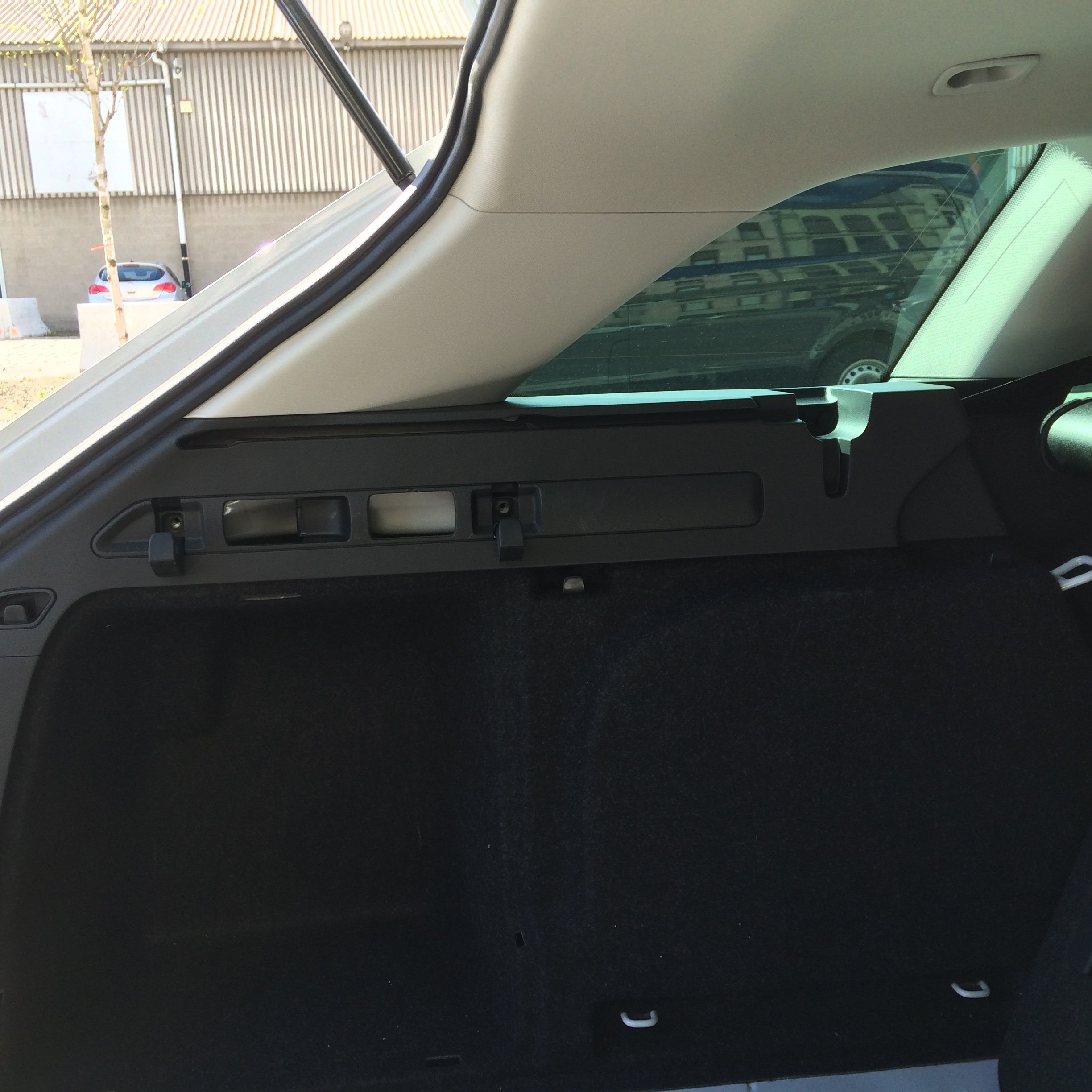 Estate how to remove trunk side panel? Skoda Superb Mk III (2015