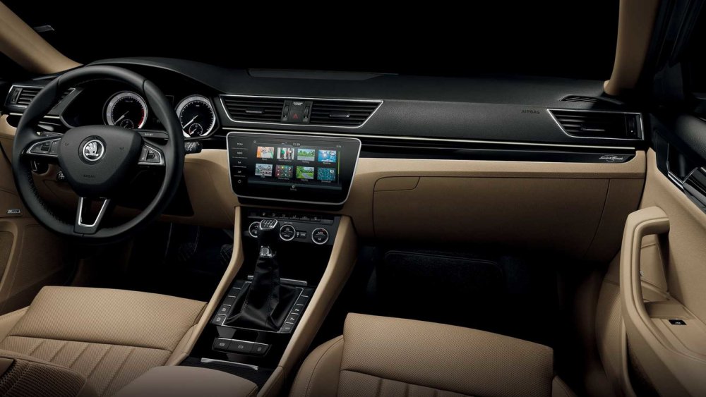 2018-skoda-superb.jpg