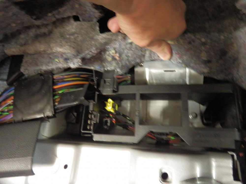 593335f562e4c_Cableloomdriverseat_1.thumb.JPG.6a598cb93839e44d067edafcac57bd02.JPG