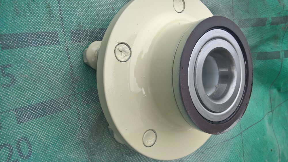 New and painted rear wheel bearing Yeti.jpg