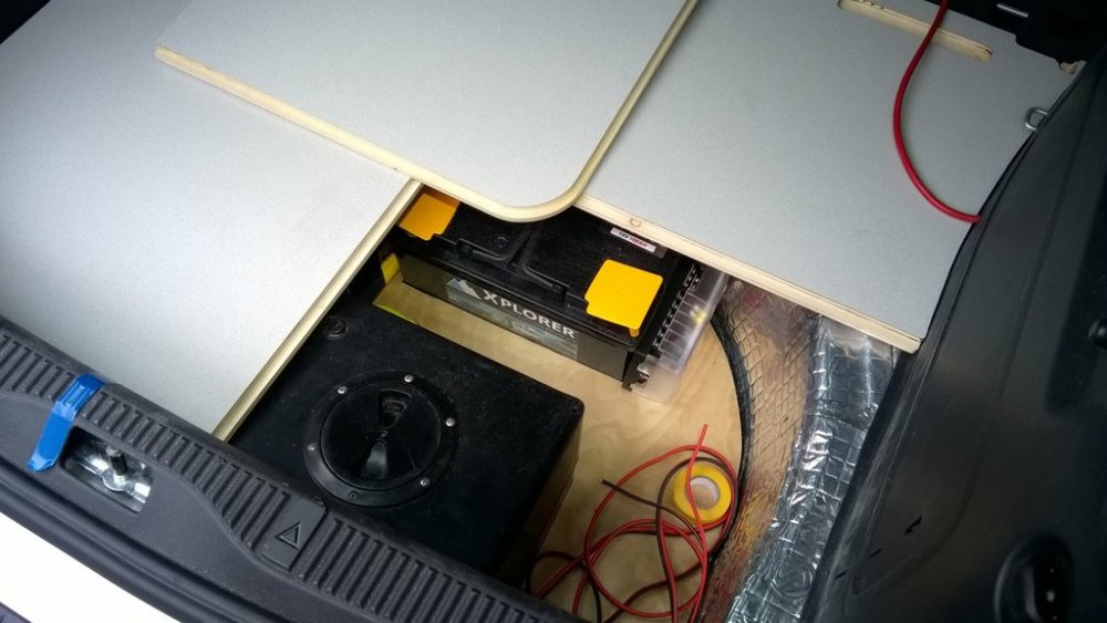 Roomster-RV-Batt-Tank1.thumb.jpg.354faa1d902b79c9632a10dfd59fbf4d.jpg