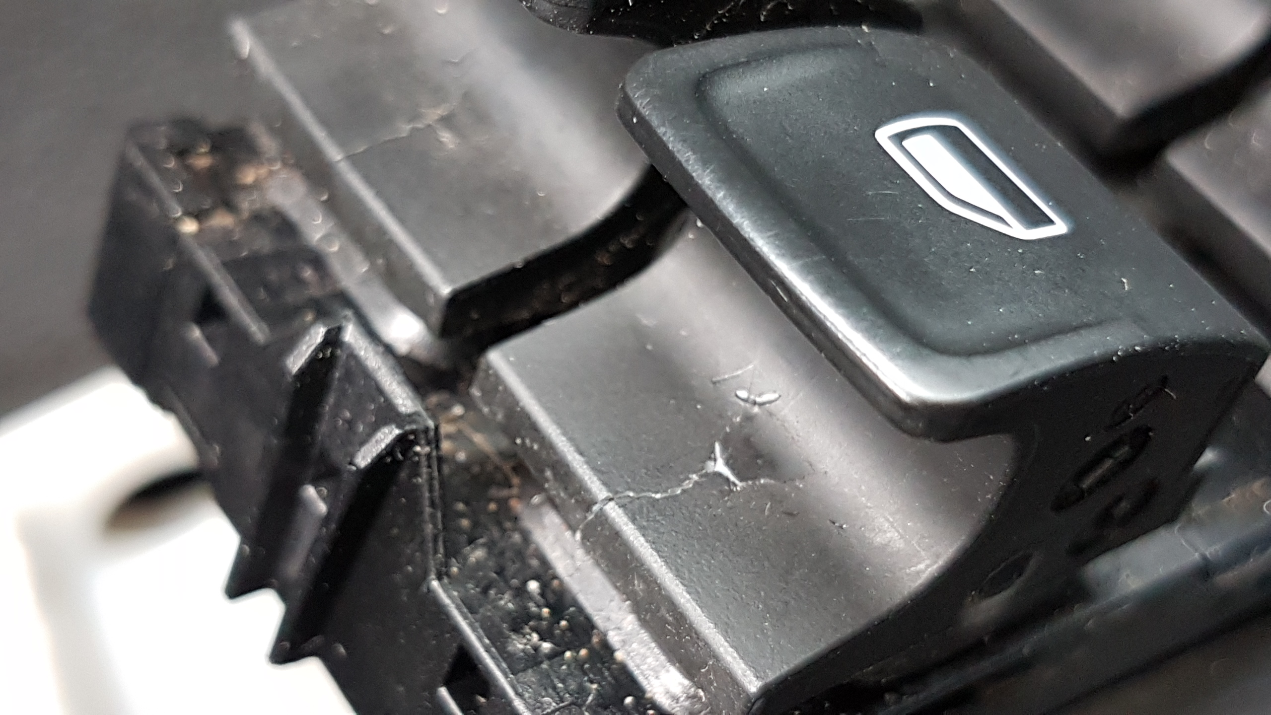 Octavia MK III Drivers window switches broken!