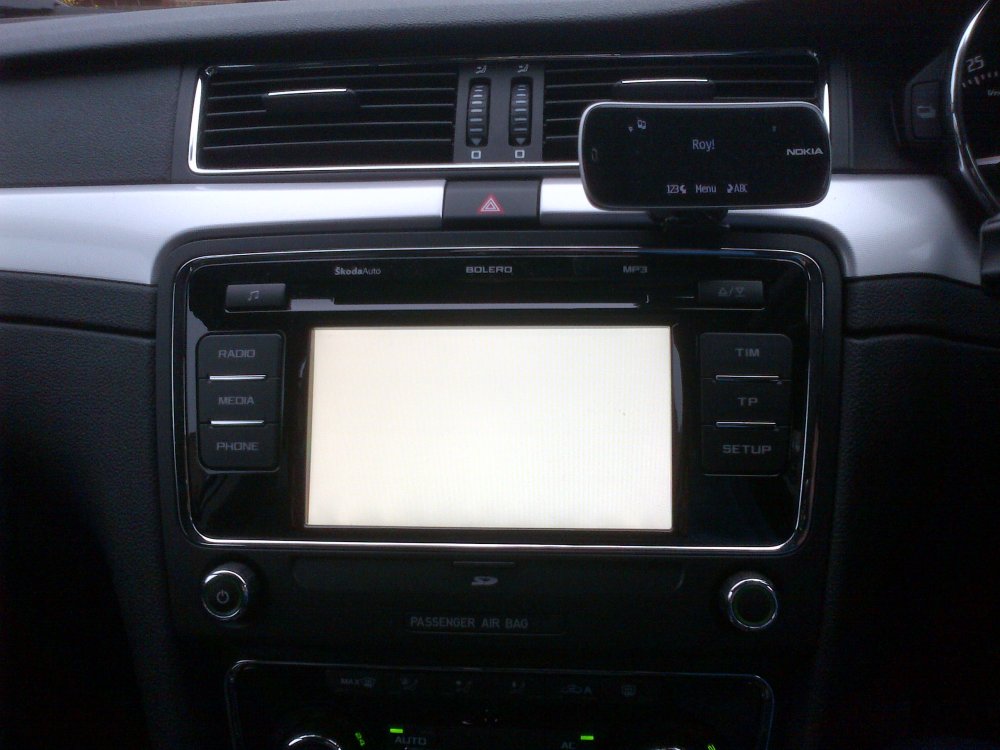 59a9902fc1a6a_WhiteStereoScreen.thumb.jpg.3938b2591ec38ee7f00bb5e62591135c.jpg