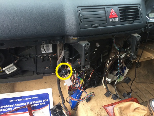 59c971acb91d6_OctySatnavPhoneConnector.jpg.5cd0aa44d03a05e69a1b4bbc09aedc0f.jpg