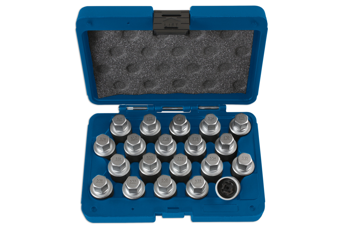 Skoda Fabia Mk II 1.9 tdi 3 (59 plate 2010). Locking wheel nut removal