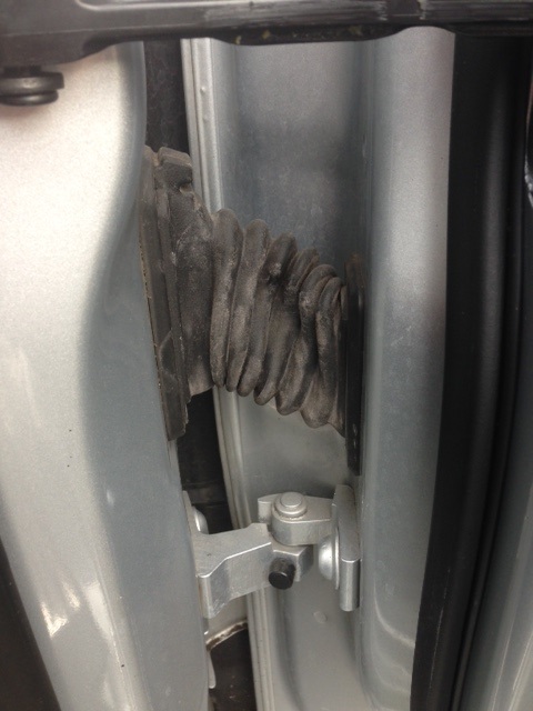 Superb 2013 drivers door locking issue