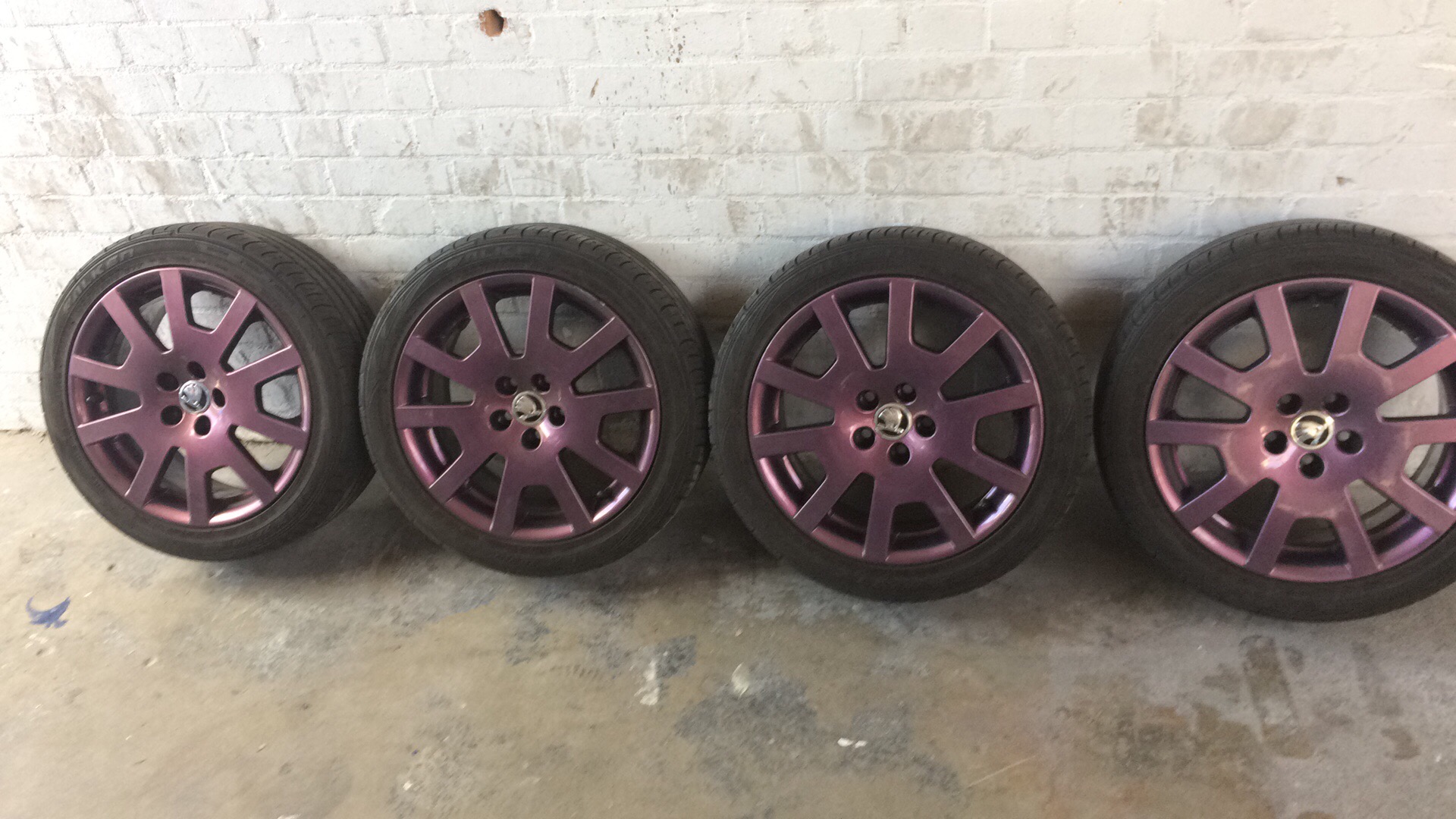 Fabia VRS Mk1 Alloys and tyres in Cadbury Purple