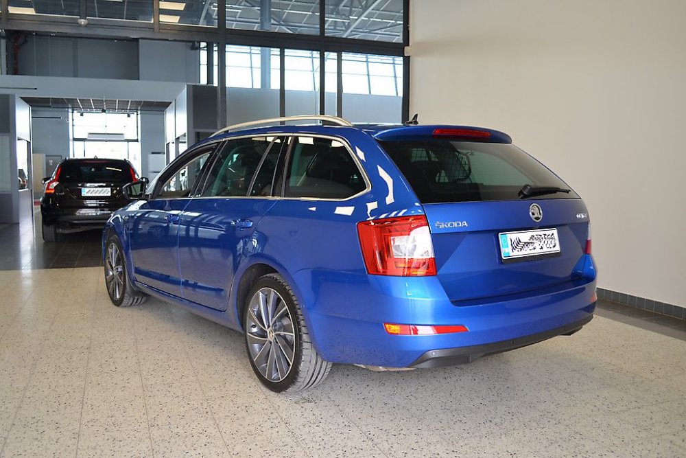 Skoda_Octavia_LK_2.jpg