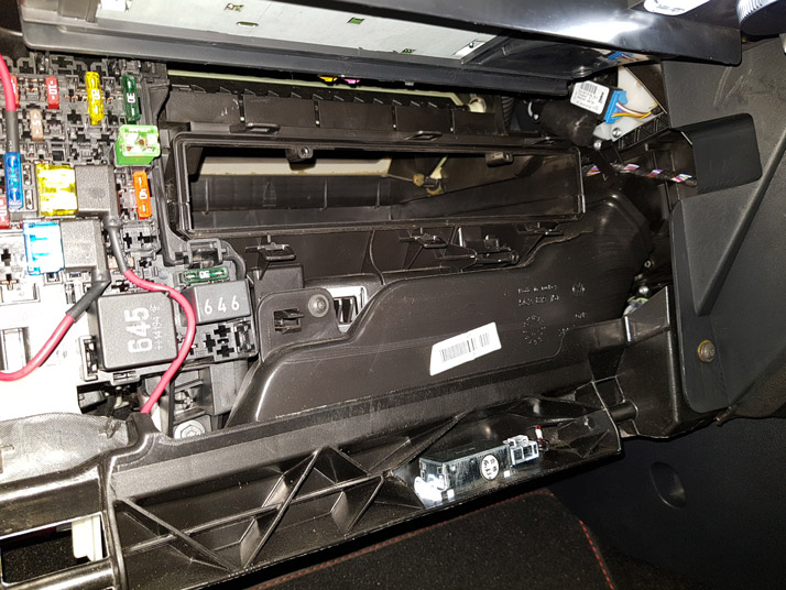 Changing the Pollen Filter on a Mk3 Skoda Octavia Guides BRISKODA