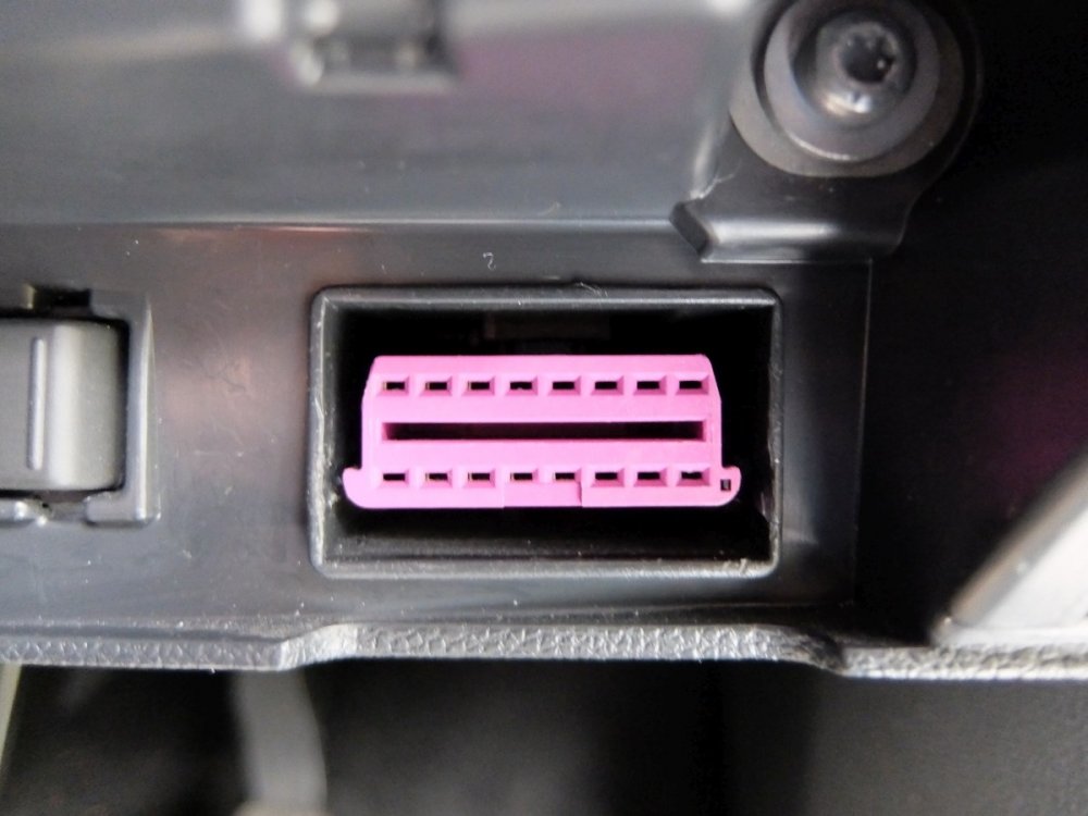 Fabia_OBD2_socket.jpg