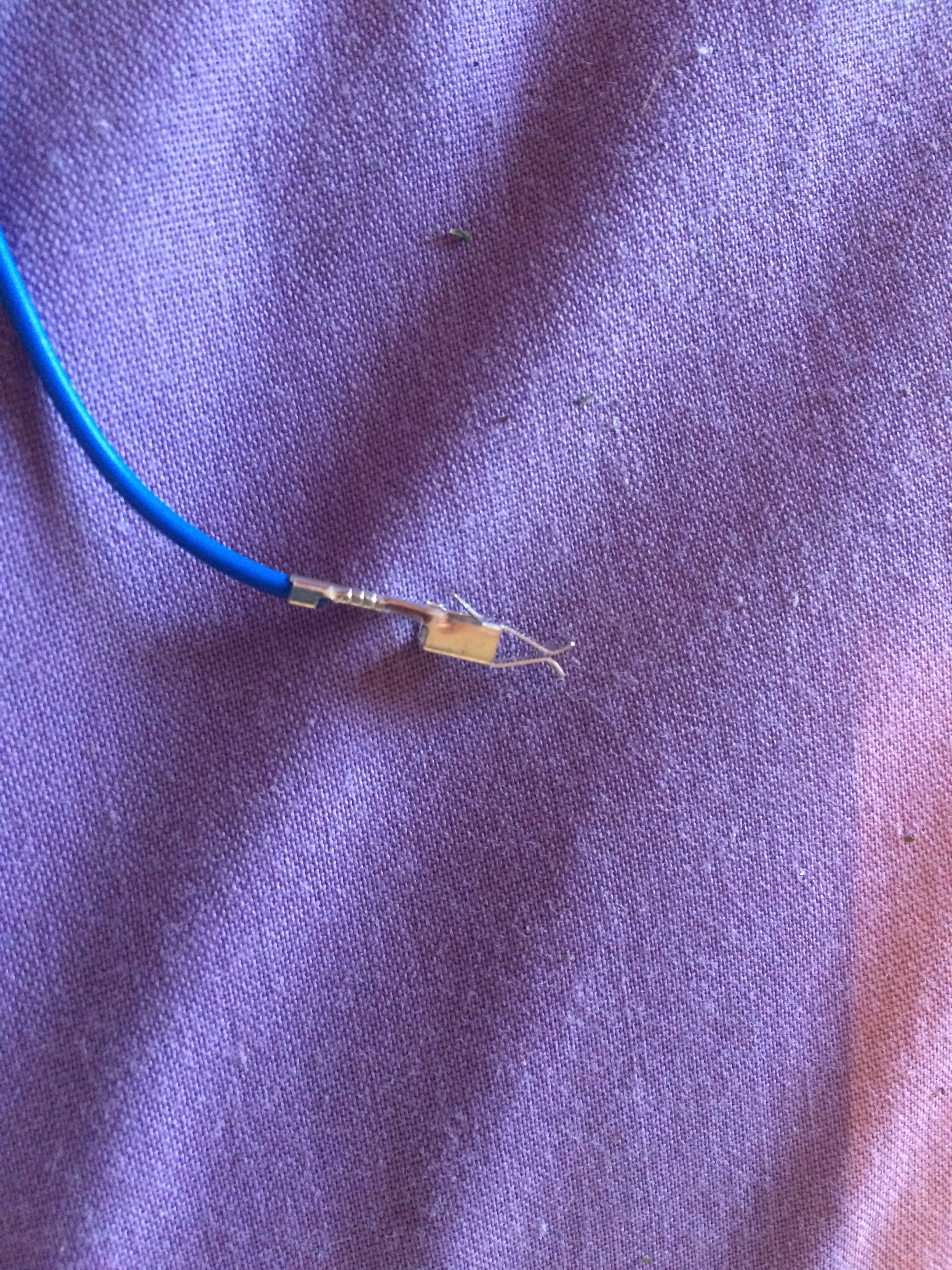 Car radio on sale blue wire
