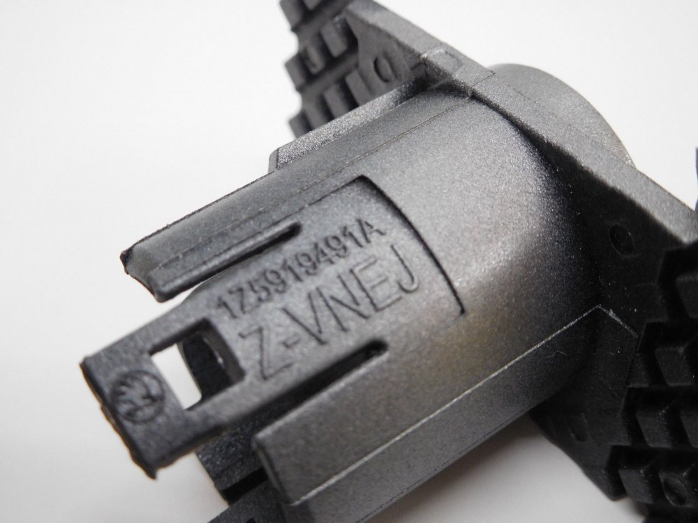 5a6f141a77e62_ParkingSensorShroud3.thumb.jpg.0ab8531f5c6c78dc1a9bb80050684bad.jpg
